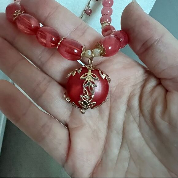 Boho beaded multi strand gold tone and pink beaded necklace - Picture 5 of 6